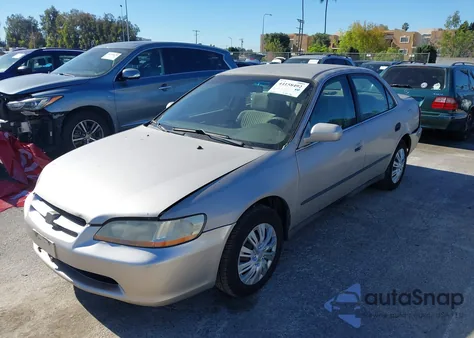 1998 Honda Accord Lx из США, поврежденный, VIN 1HGCG5642WA111783